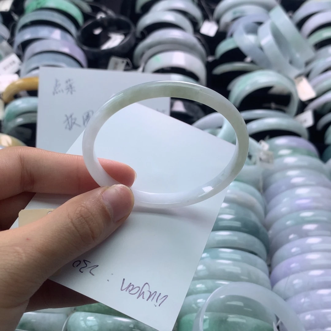 翡翠手镯未镶嵌公主