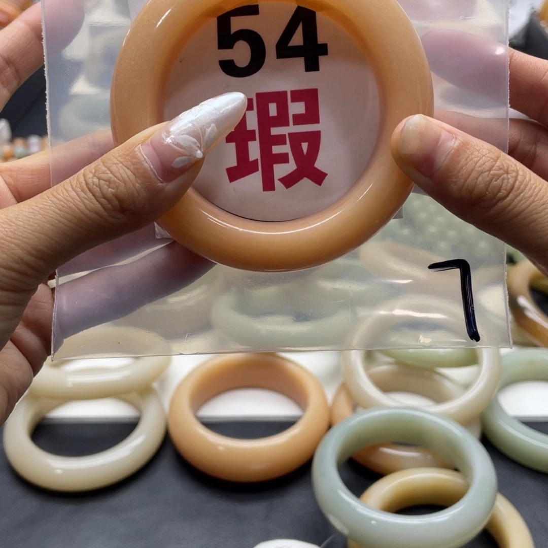 石英岩玉手镯未镶嵌