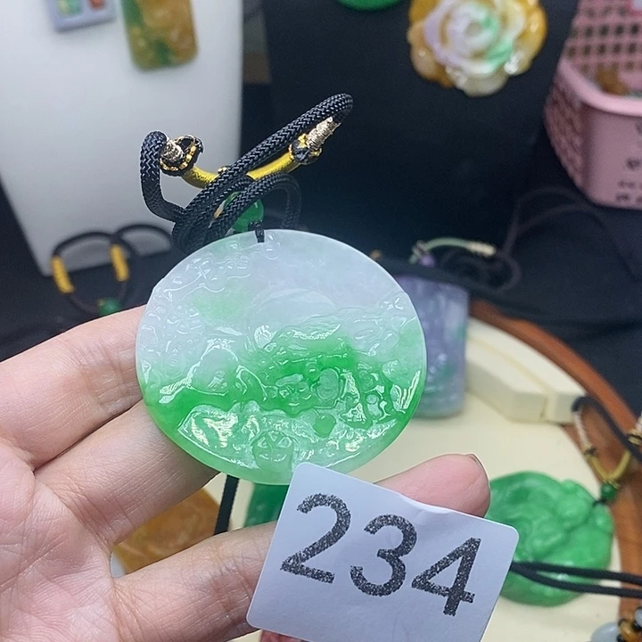 吊坠(赠链)未镶嵌翡翠