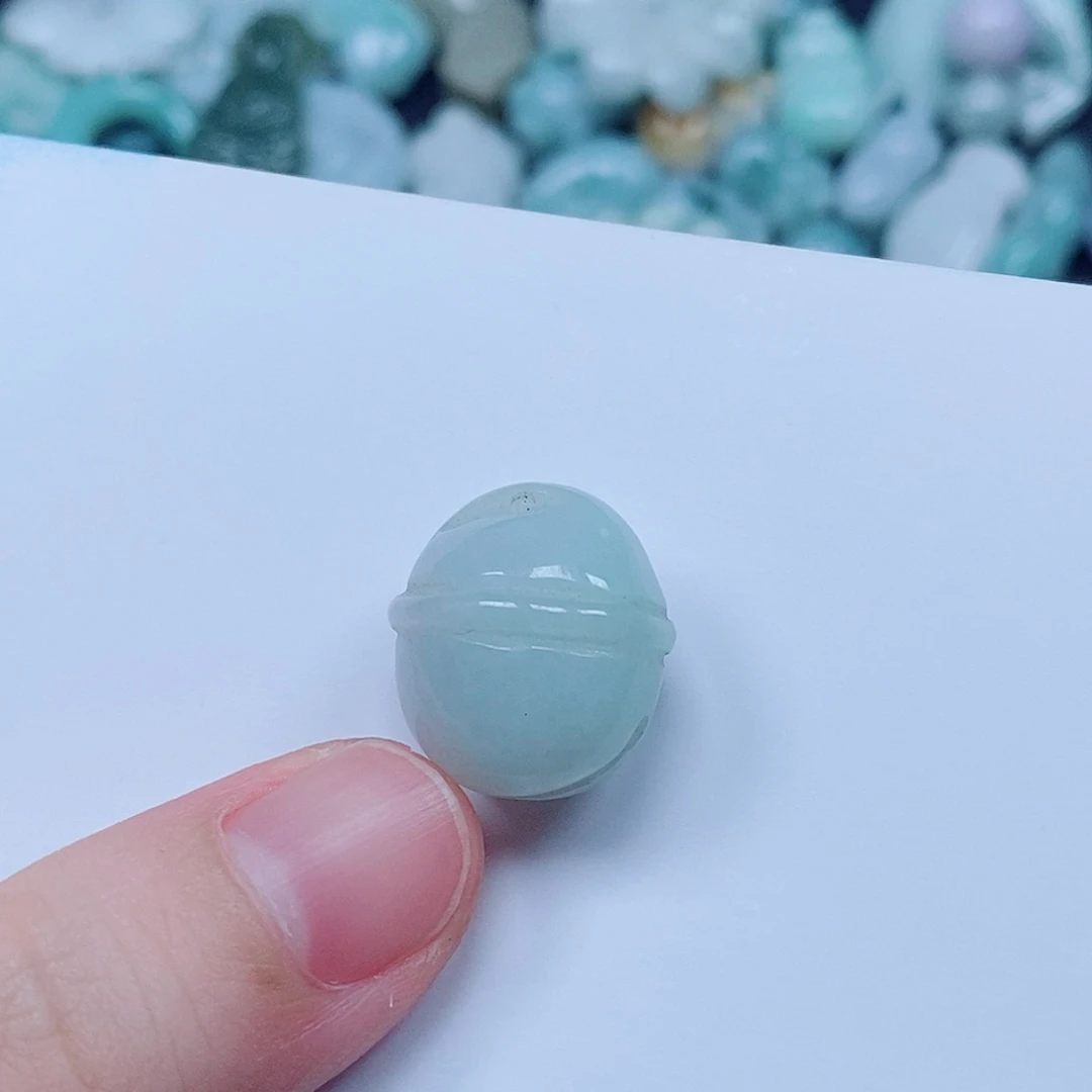 翡翠未镶嵌颈饰叮当