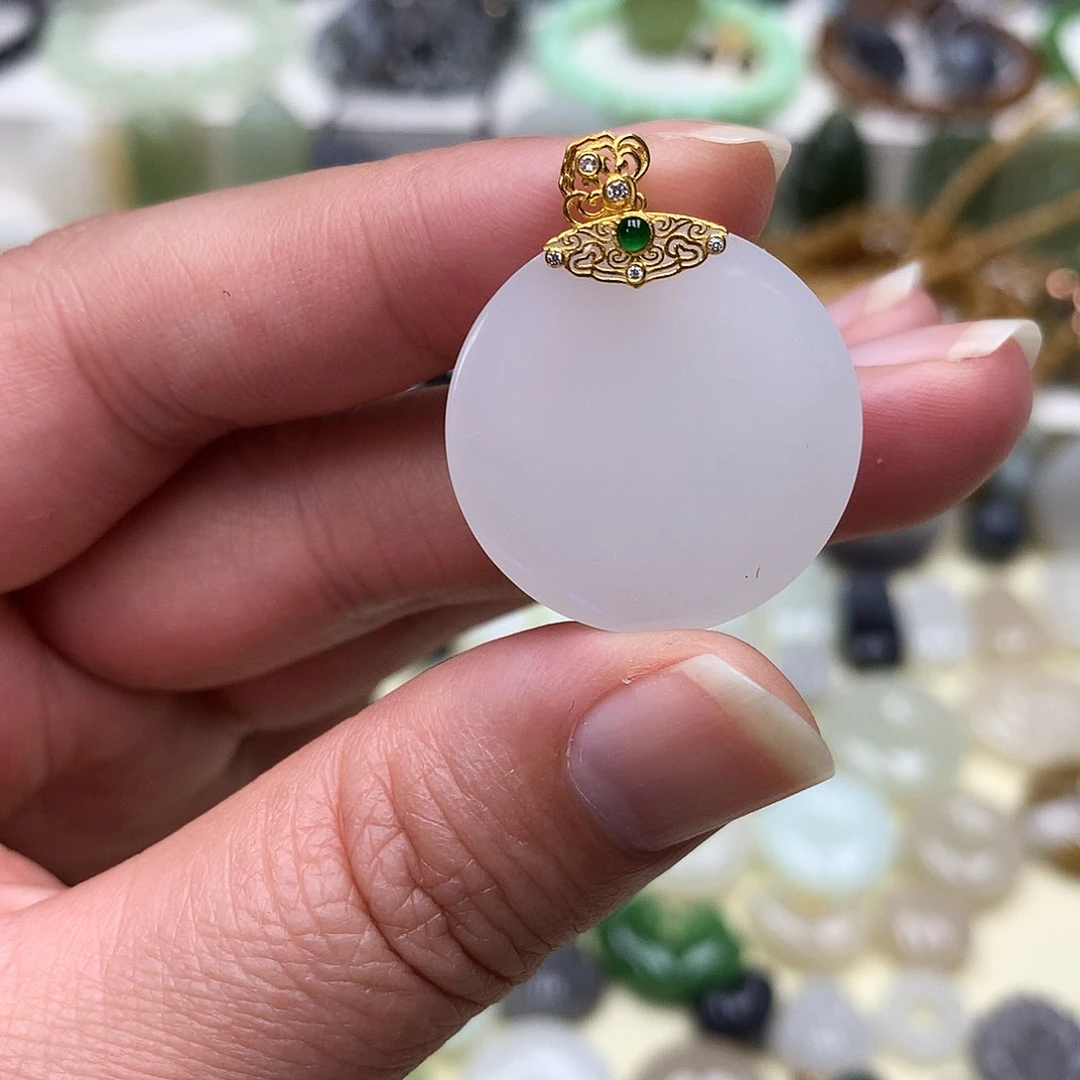 和田玉18K金镶嵌颈饰