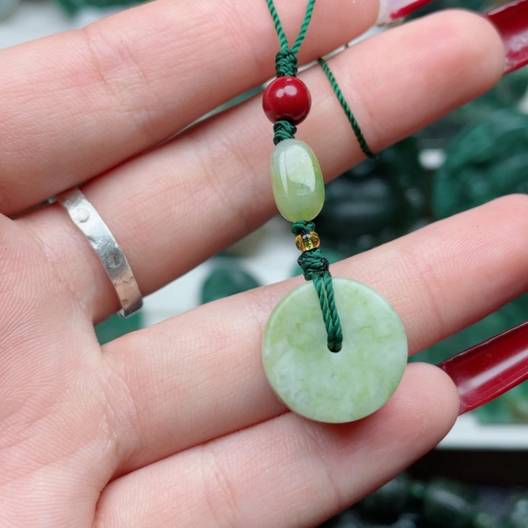 独山玉颈饰未镶嵌