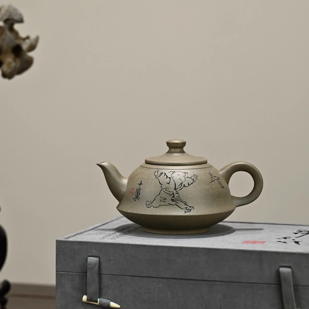 一品香·范曾合作款 430cc省大师桑黎兵作品（紫砂12精英）+范曾刻