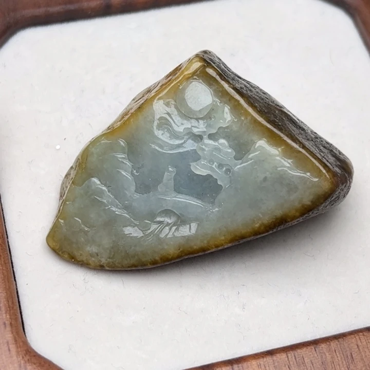 翡翠未镶嵌颈饰山水