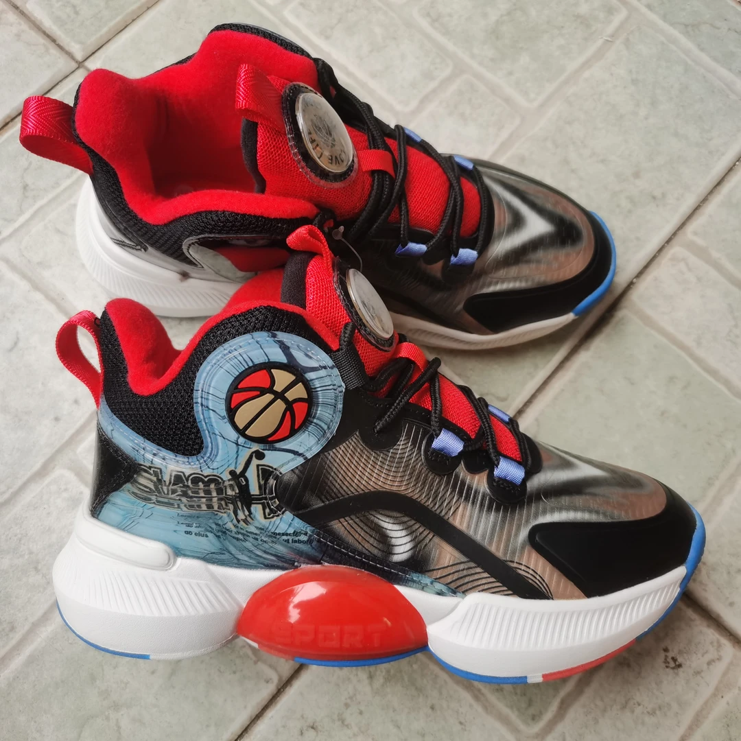 卡丁品牌薄绒运动鞋