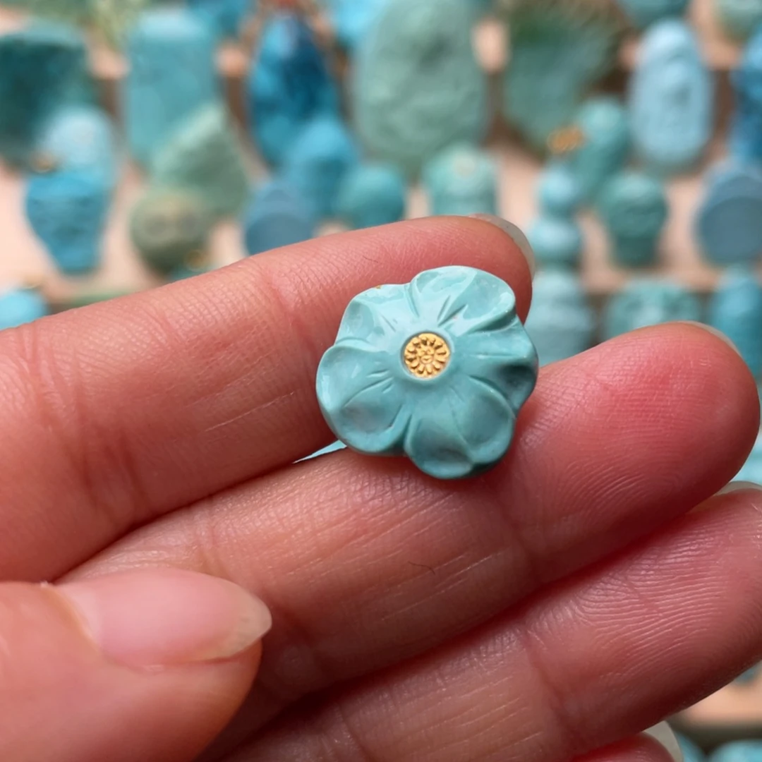 绿松石未镶嵌颈饰