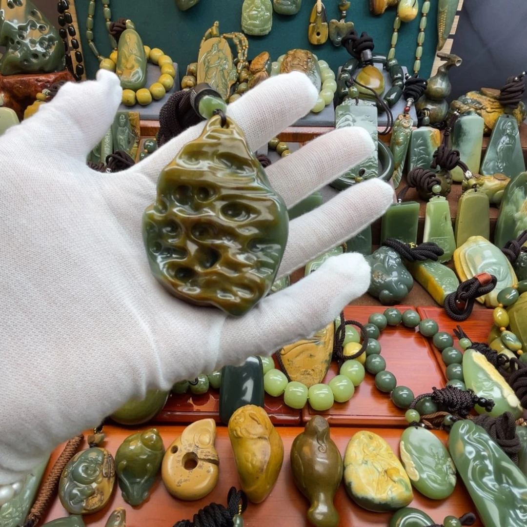 立***漆岫岩河磨玉（透闪石质玉）未镶嵌颈饰