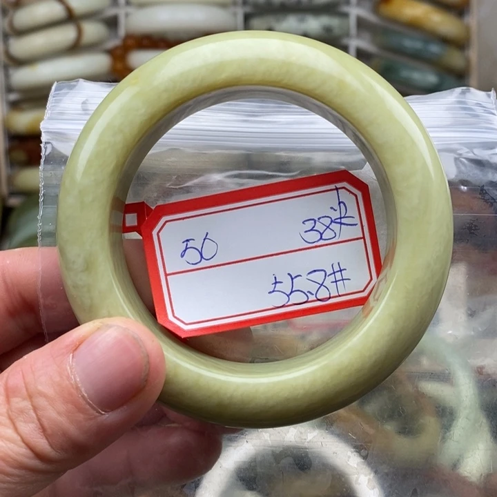 未镶嵌蛇纹石玉颈饰