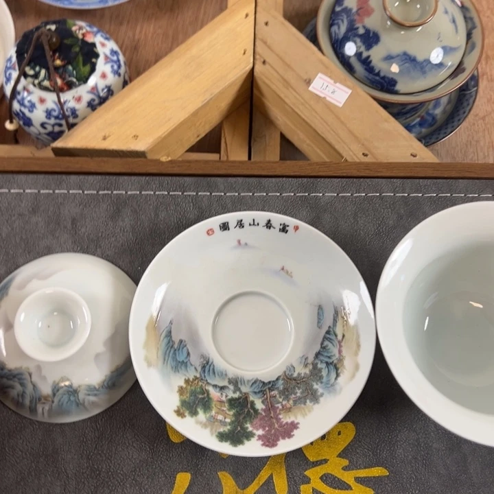 白青花富式山居图盖碗