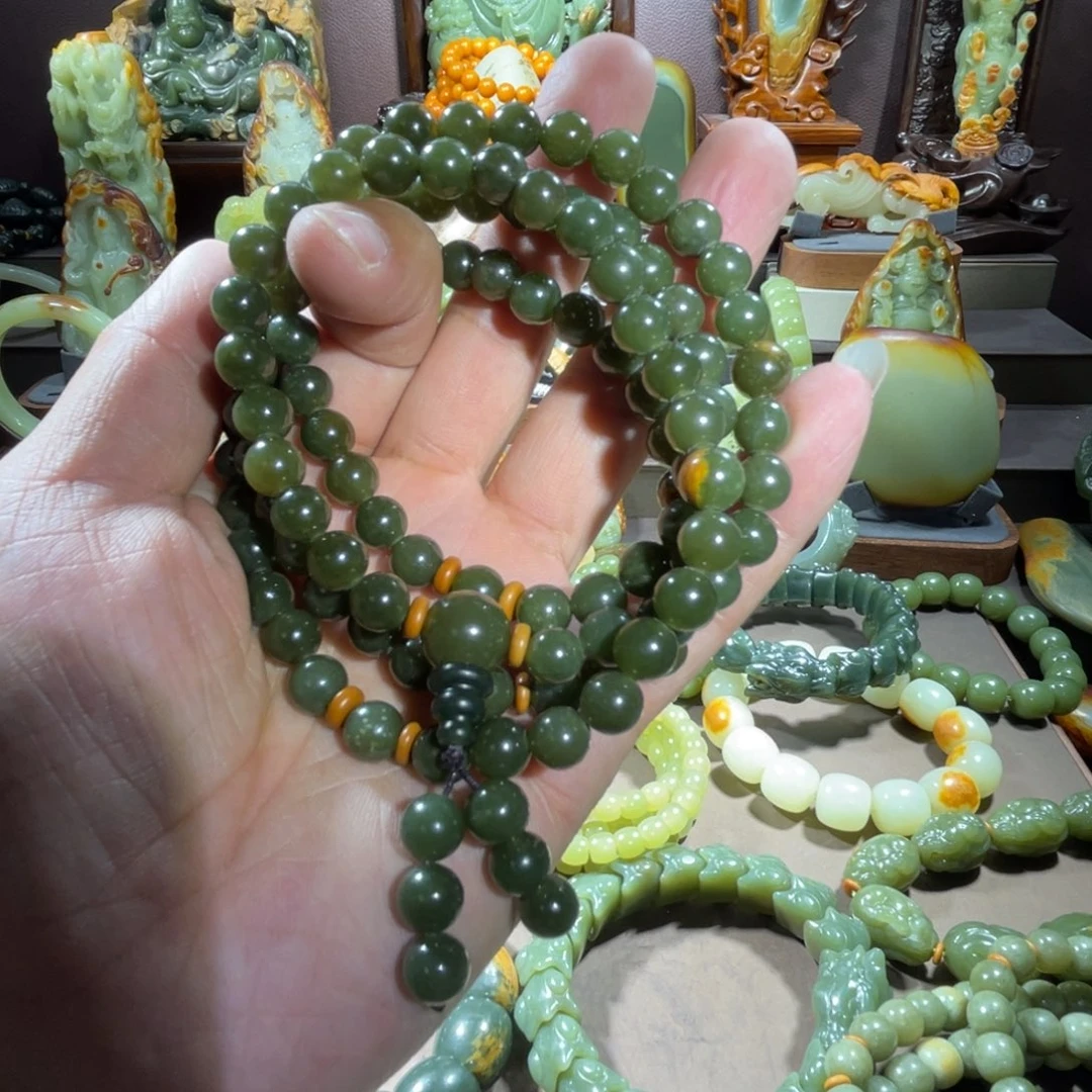 透闪石质玉108卡8绿未镶嵌
