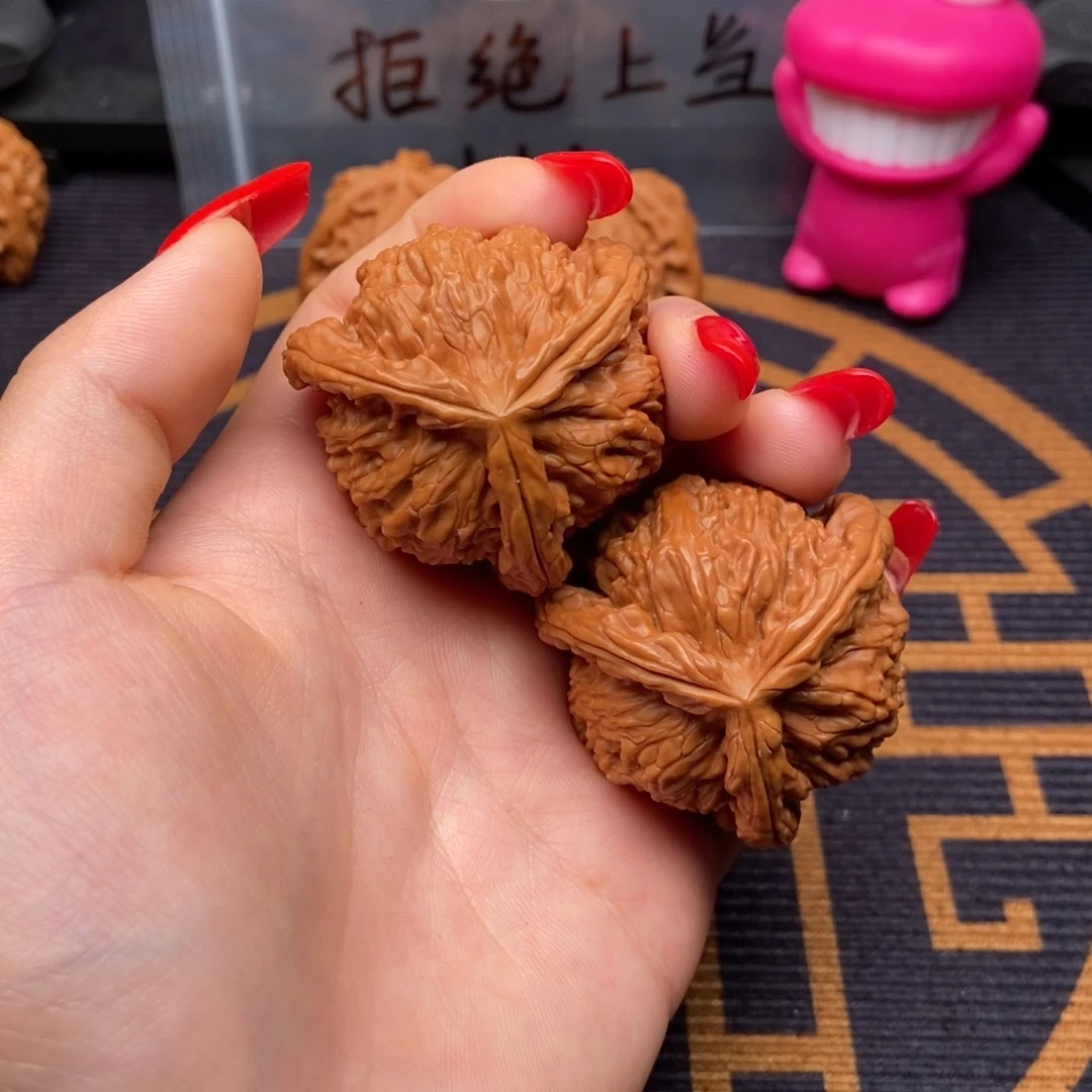 文玩核桃吊坠七*呀白狮