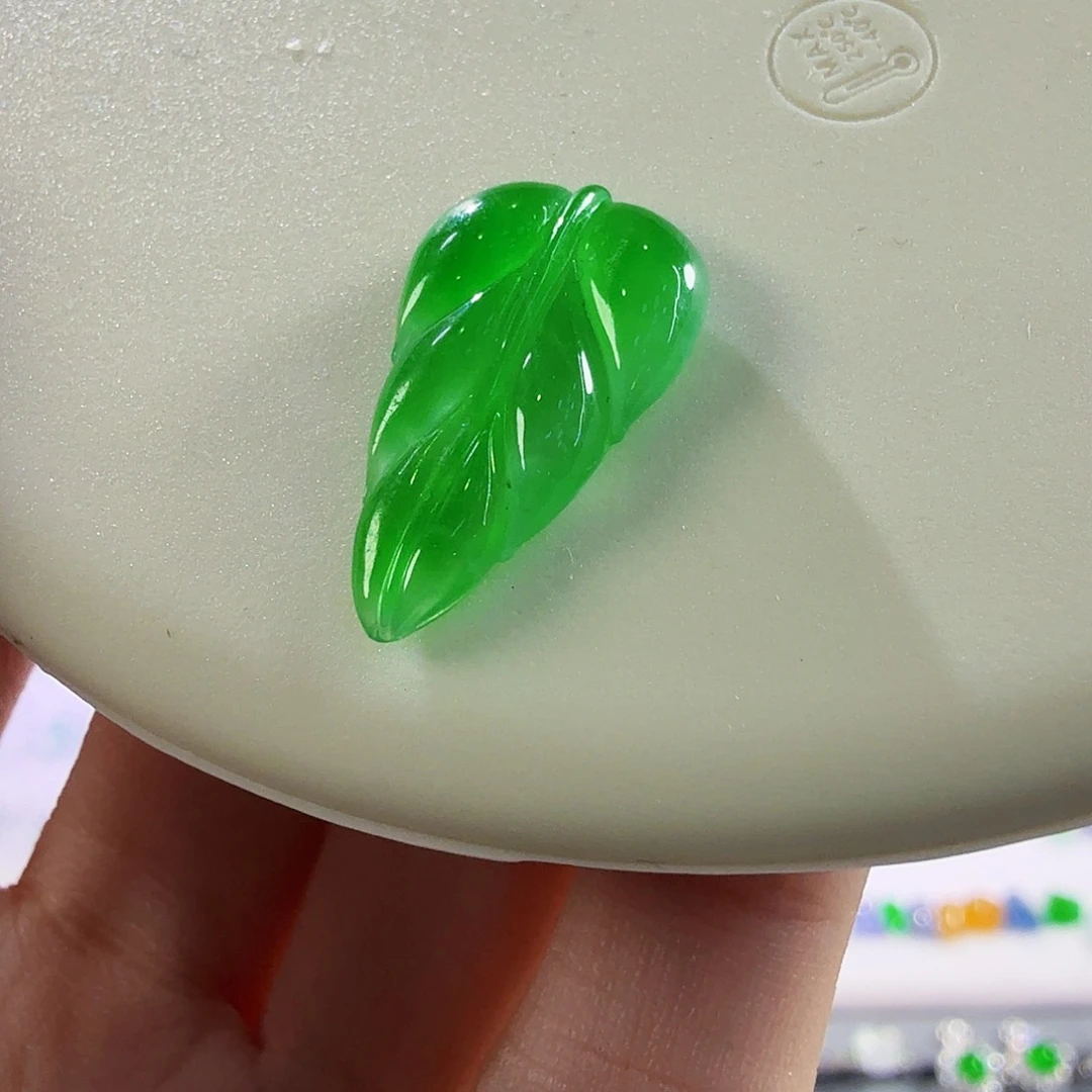 翡翠未镶嵌颈饰叶子