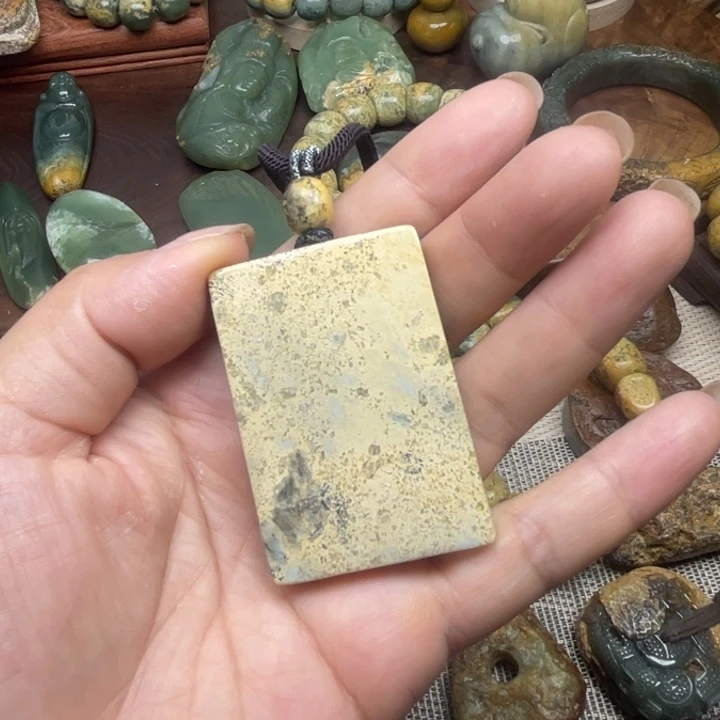 山***峰未镶嵌岫岩河磨玉（透闪石质玉）珠宝奇石