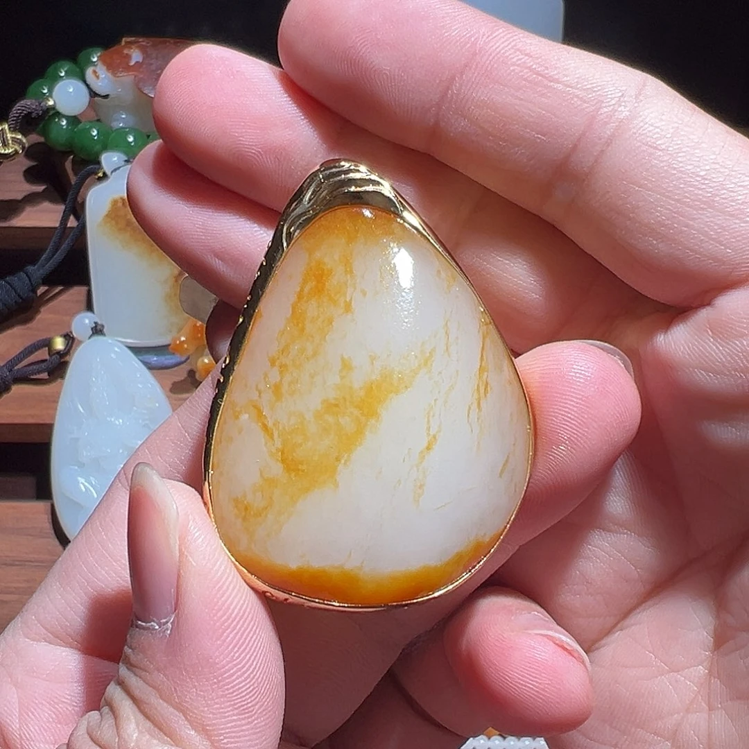 和田玉18K金镶嵌颈饰