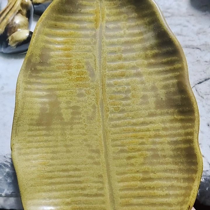 瓷片瓷器，各种摆件，瓷片，有点小缩釉！