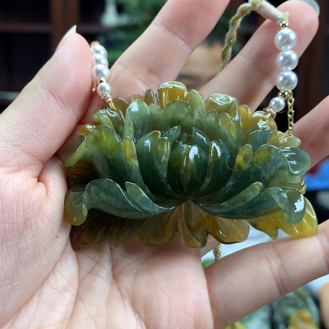 蛇纹石玉未镶嵌颈饰