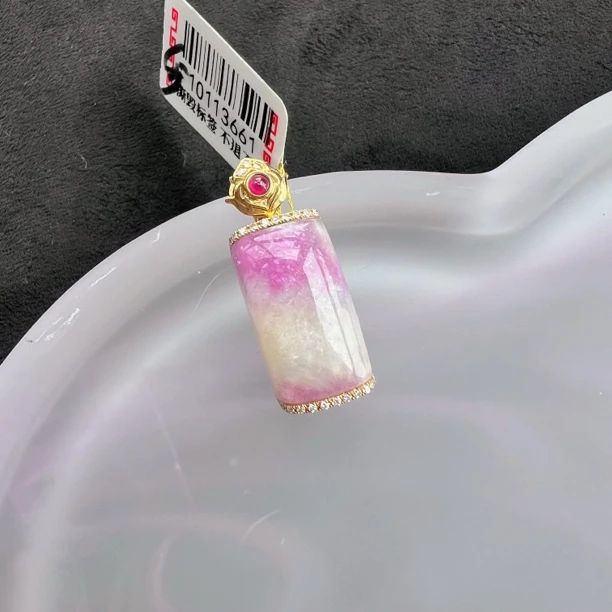 【推荐】18k金镶嵌蜜桃樱花舒俱来吊坠/S10113661