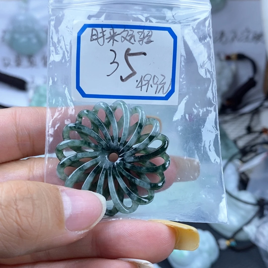 翡翠未镶嵌颈饰时来运转