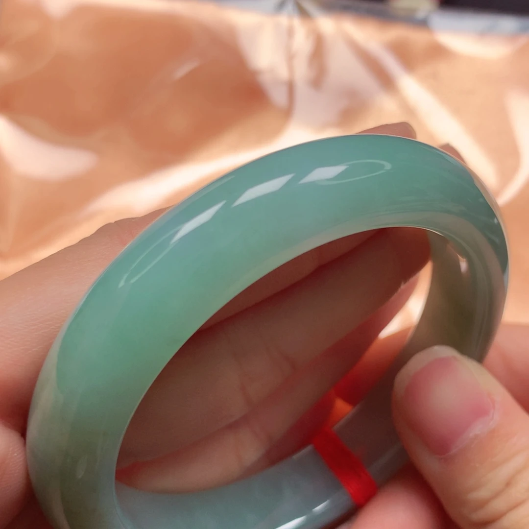 翡翠未镶嵌手镯果冻底冰胶满绿带黄翡5556