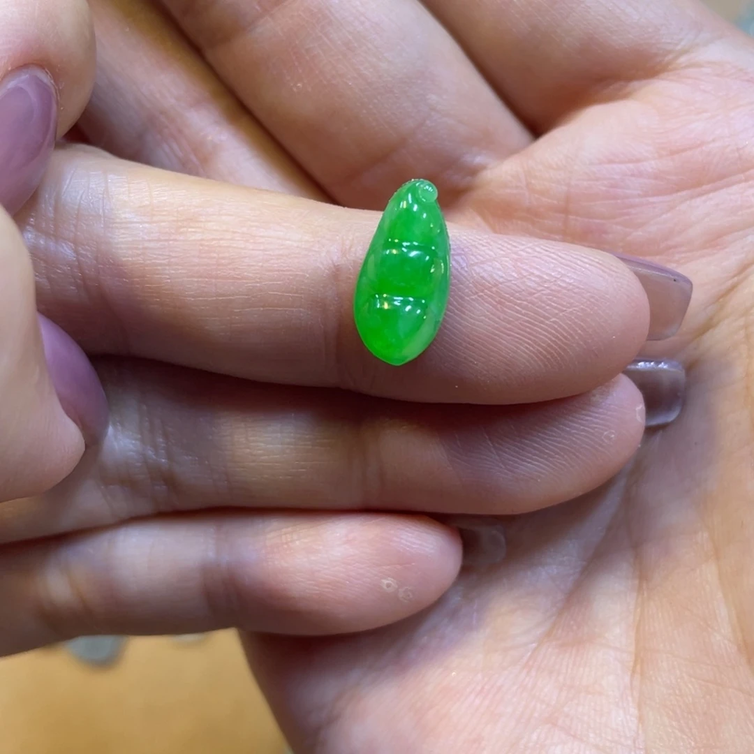 翡翠未镶嵌颈饰绿豆子