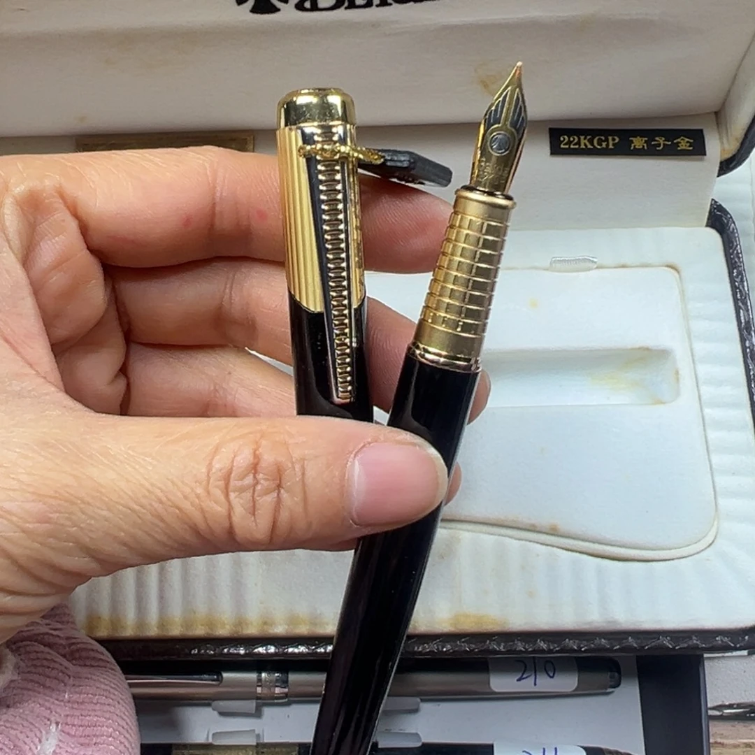 便携式带礼品盒贝德26明尖全铜笔帽金色比分有点氧化脱镀