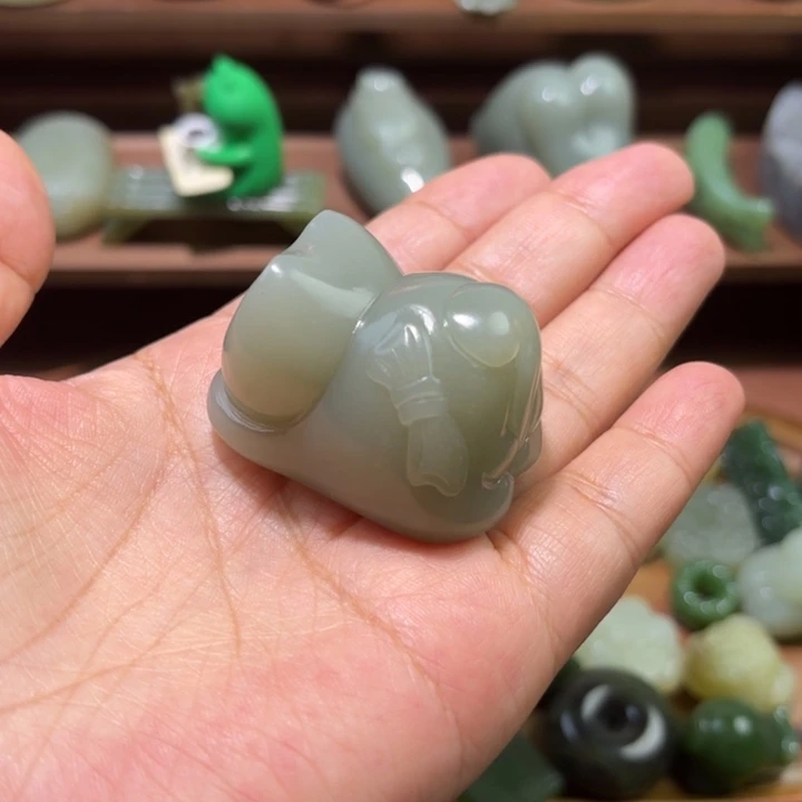 ****天和田玉未镶嵌颈饰