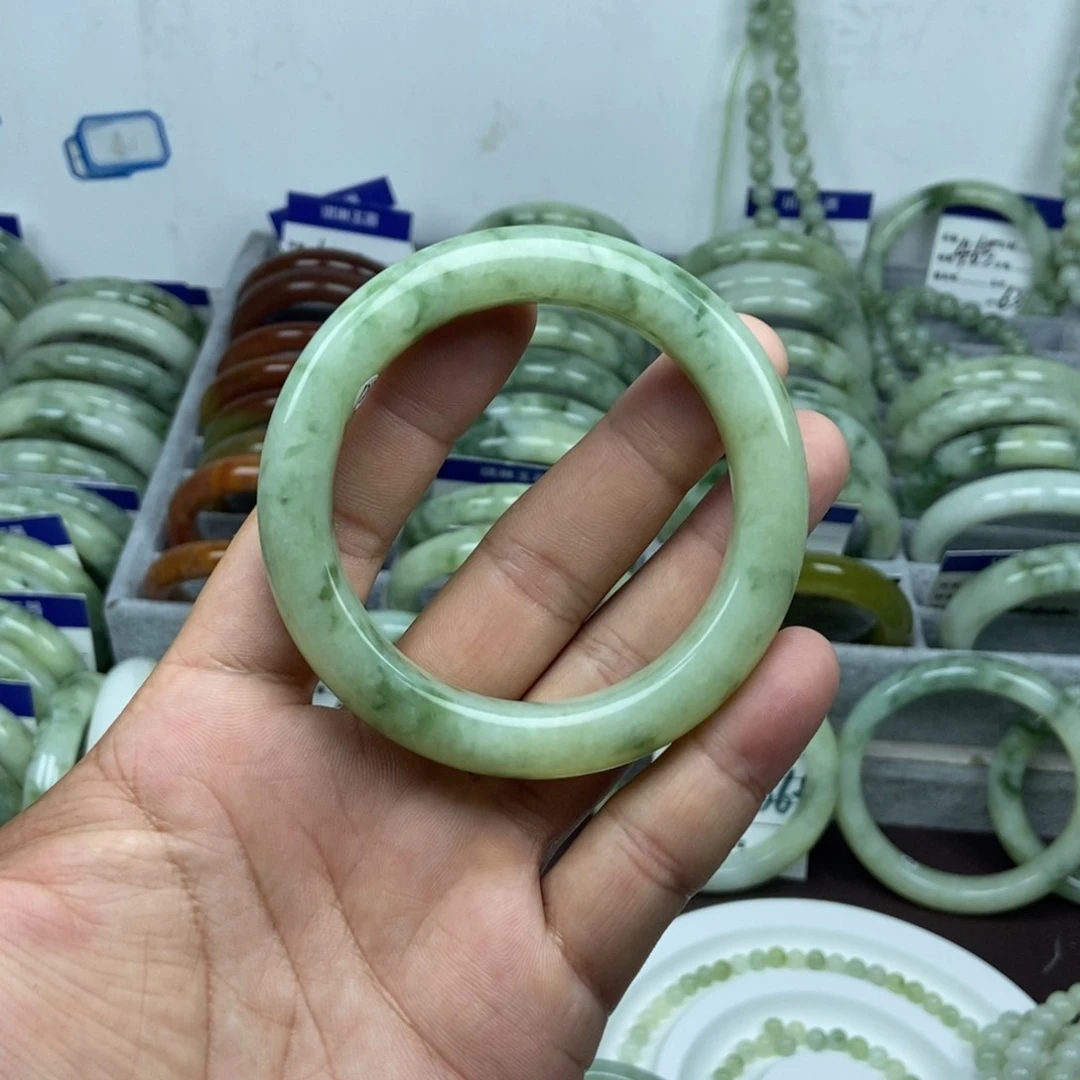 燃***燃蛇纹石玉未镶嵌手镯
