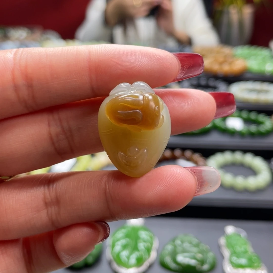 和田玉（糖玉）颈饰未镶嵌