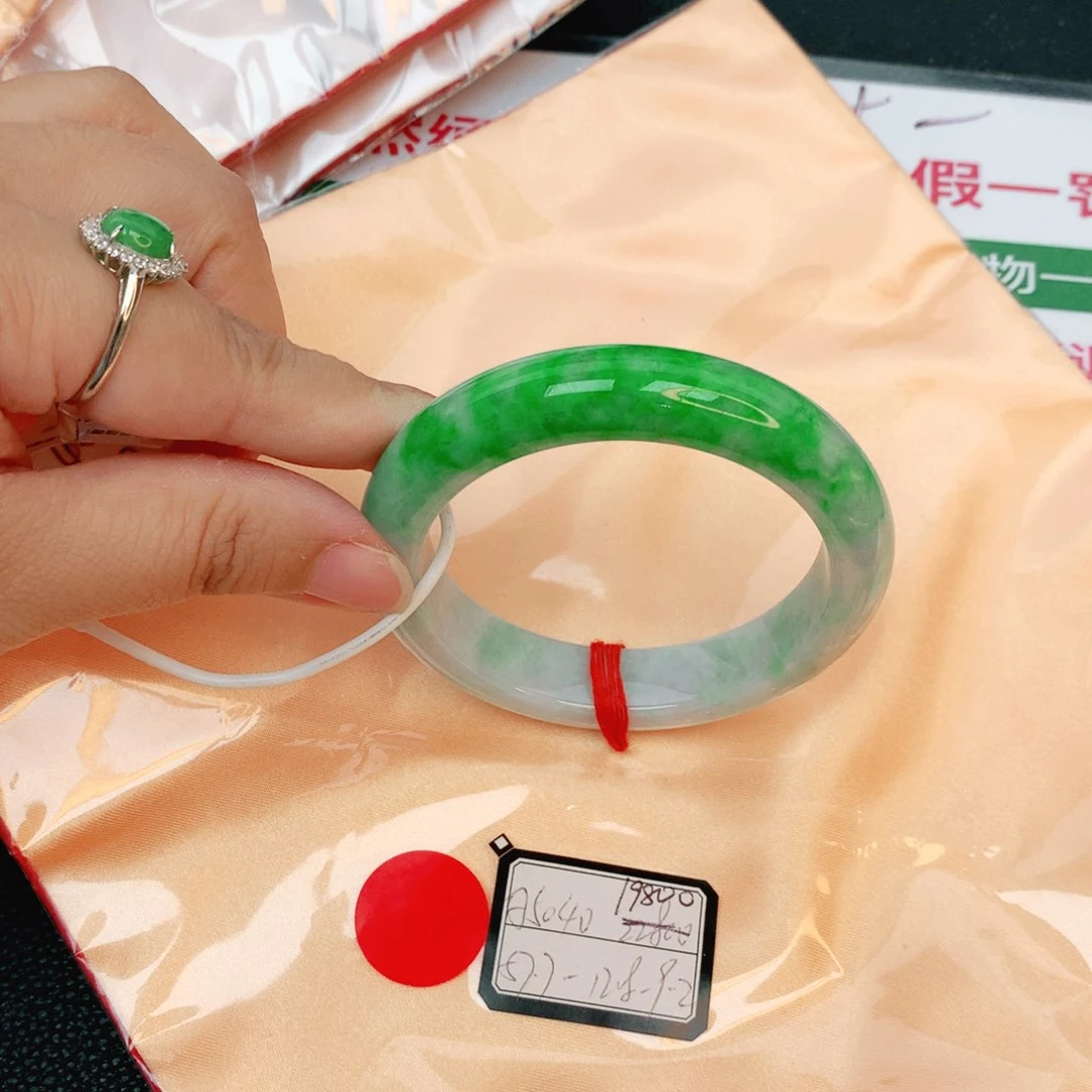 翡翠手镯未镶嵌缅甸翡翠