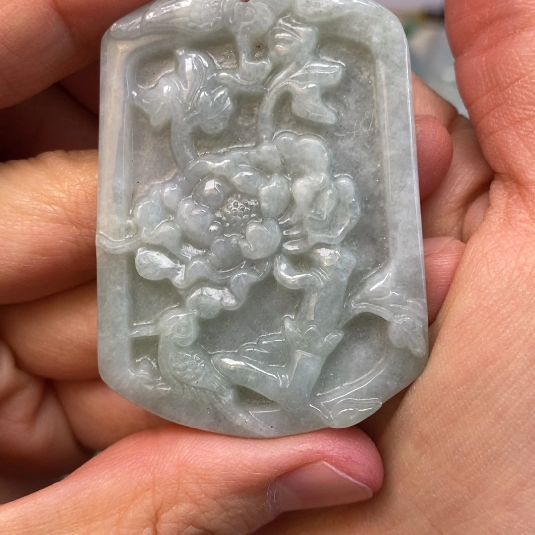 翡翠颈饰未镶嵌牡丹花