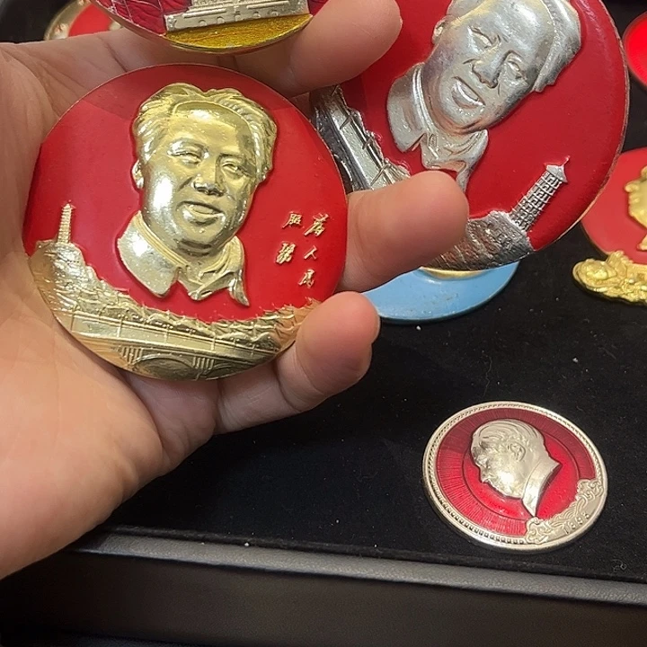 青***藏像章一一一去的太原