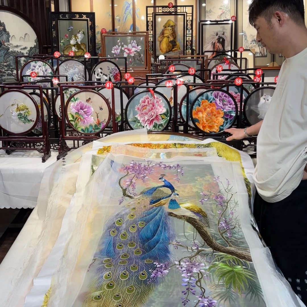 织绣纯手工制作的一款