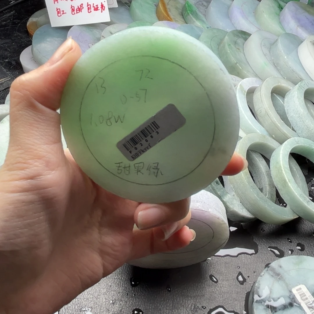 未镶嵌翡翠手镯定制翡翠