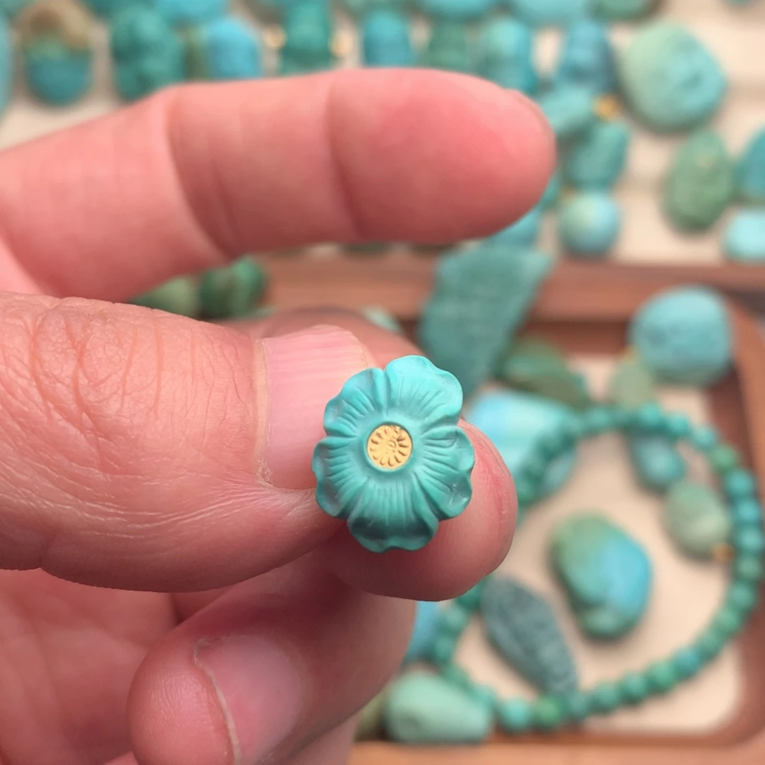 绿松石未镶嵌颈饰