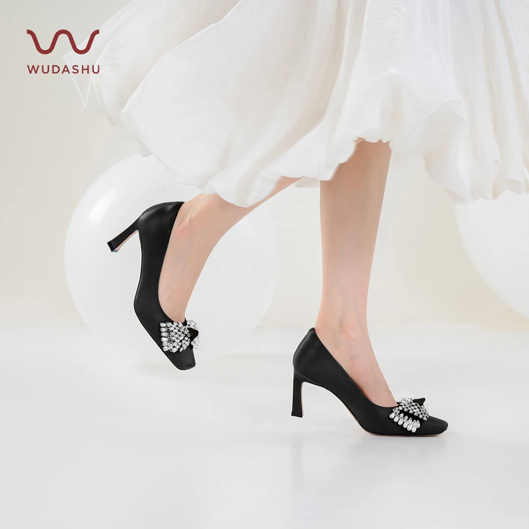 吴大叔护趾棉水钻蝴蝶结方头细跟轻奢高跟鞋女D108C