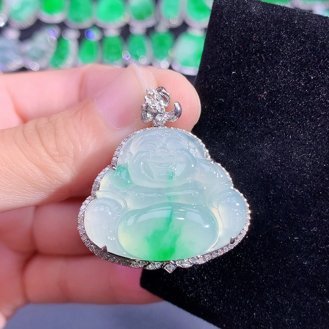 颈饰18K金镶嵌翡翠