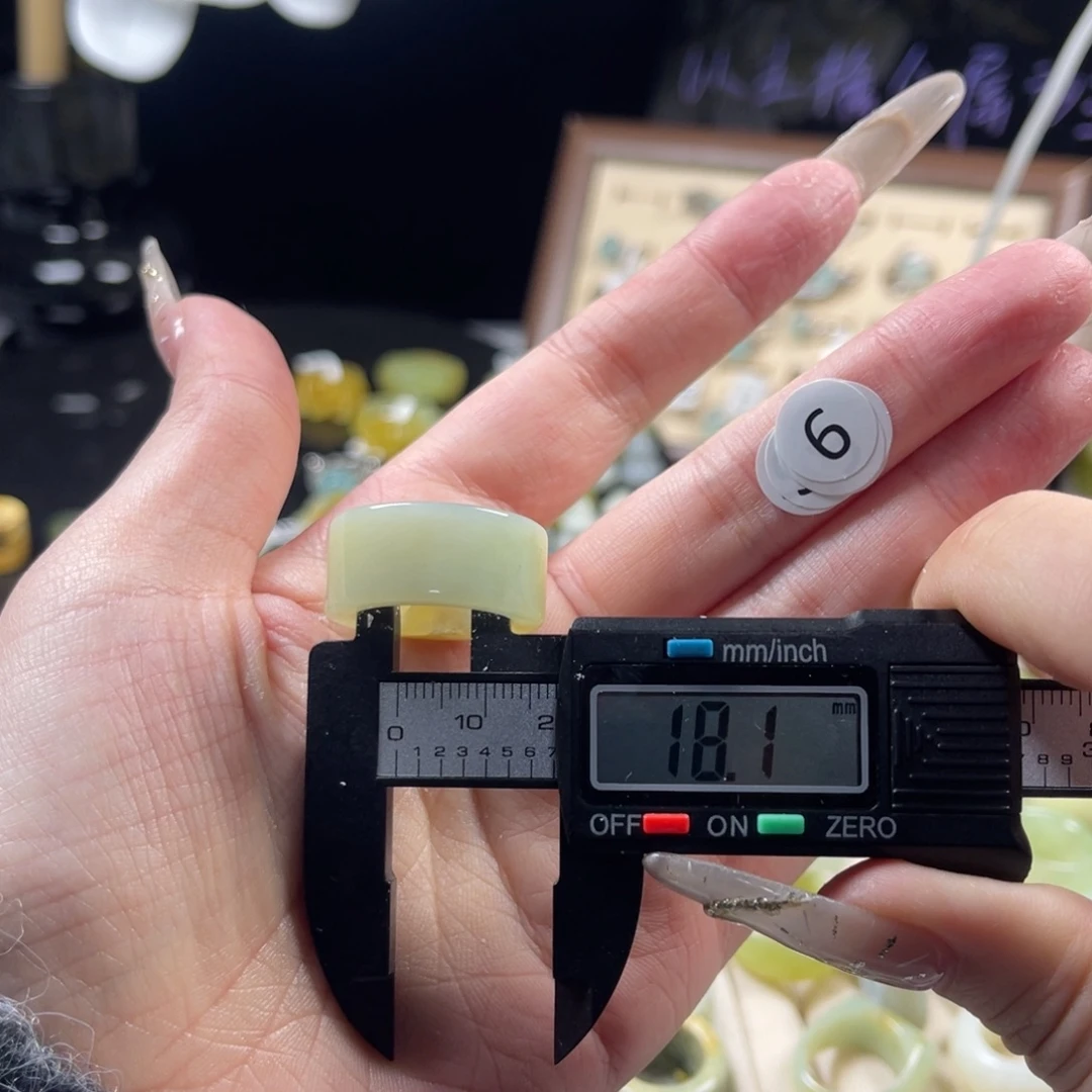 蛇纹石玉未镶嵌戒指