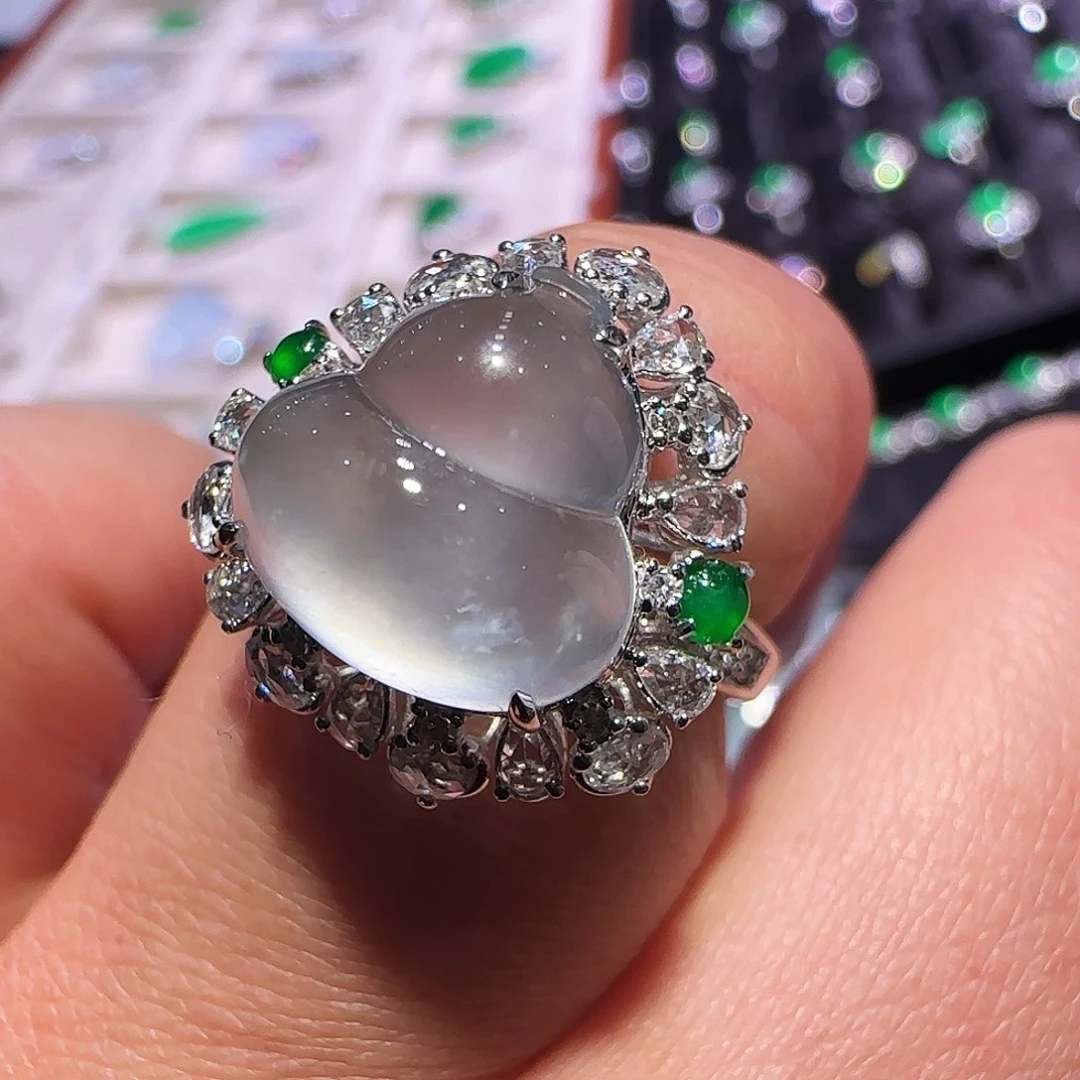 翡翠18K金镶嵌戒指