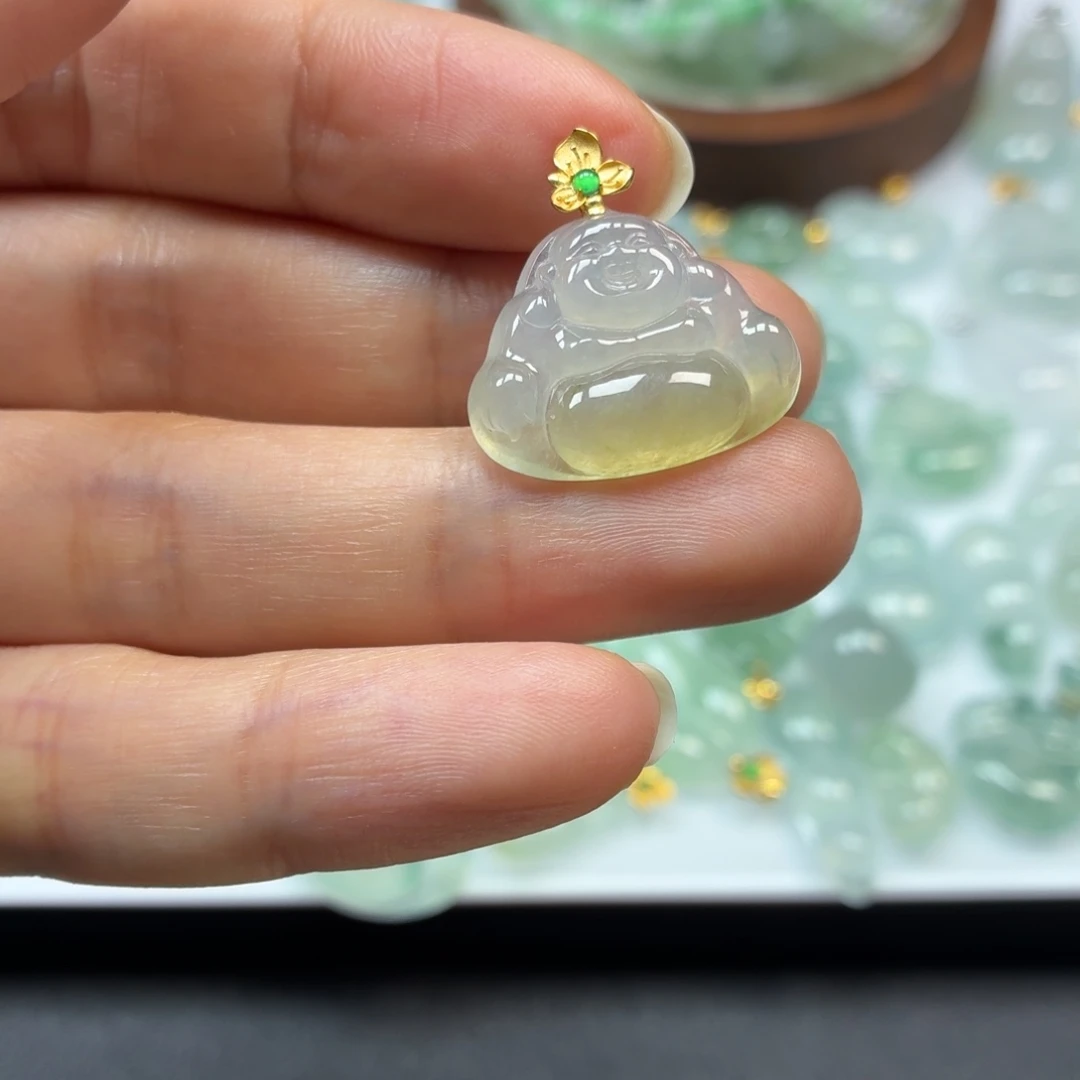 翡翠18K金镶嵌颈饰佛公