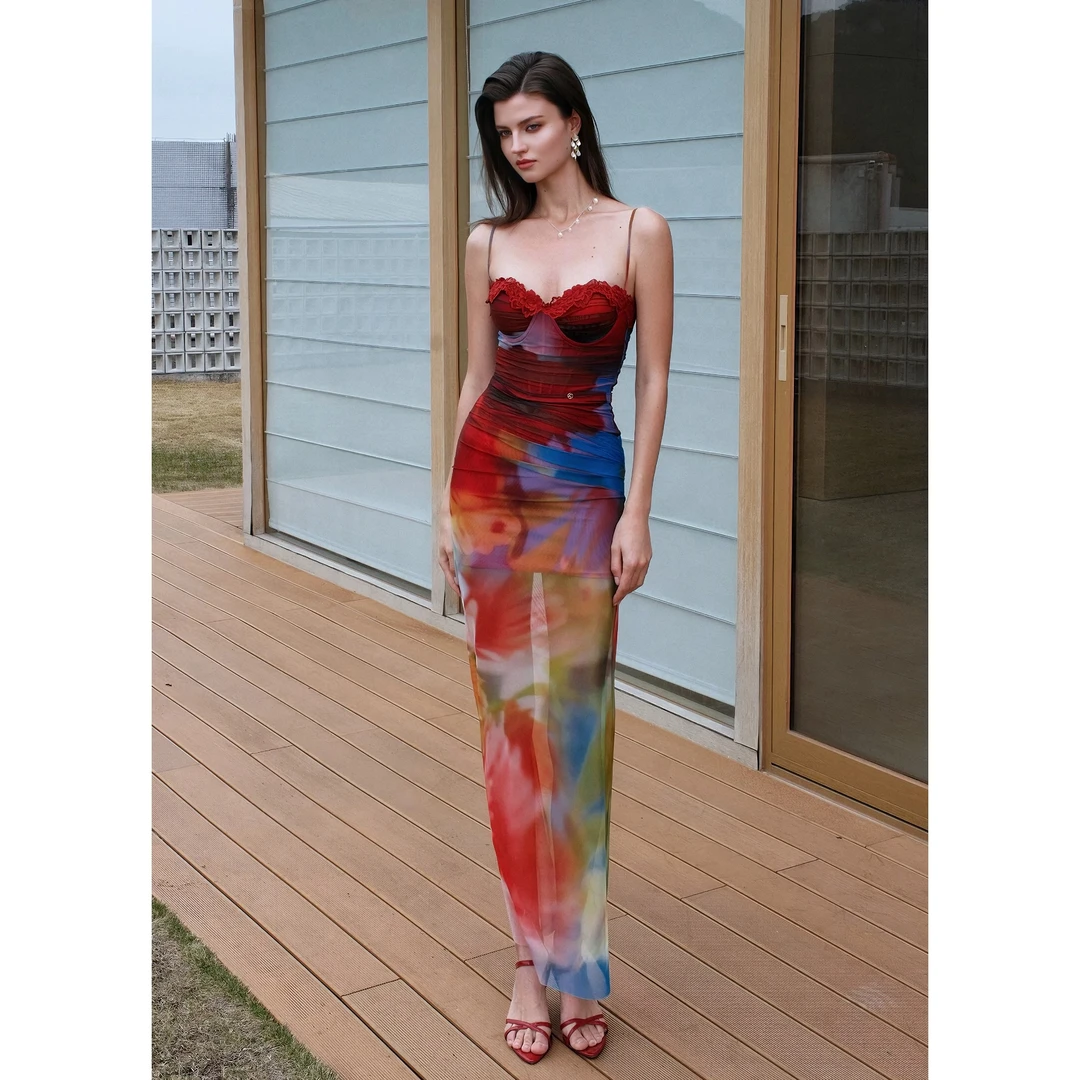 海边度假连衣裙出游服装女夏季轻奢高级感出游服装女吊带连衣裙
