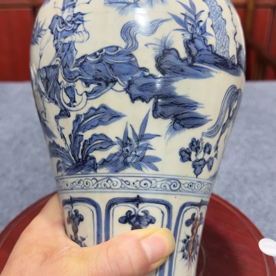 一***缘瓷片青花花卉纹饰小瓶子