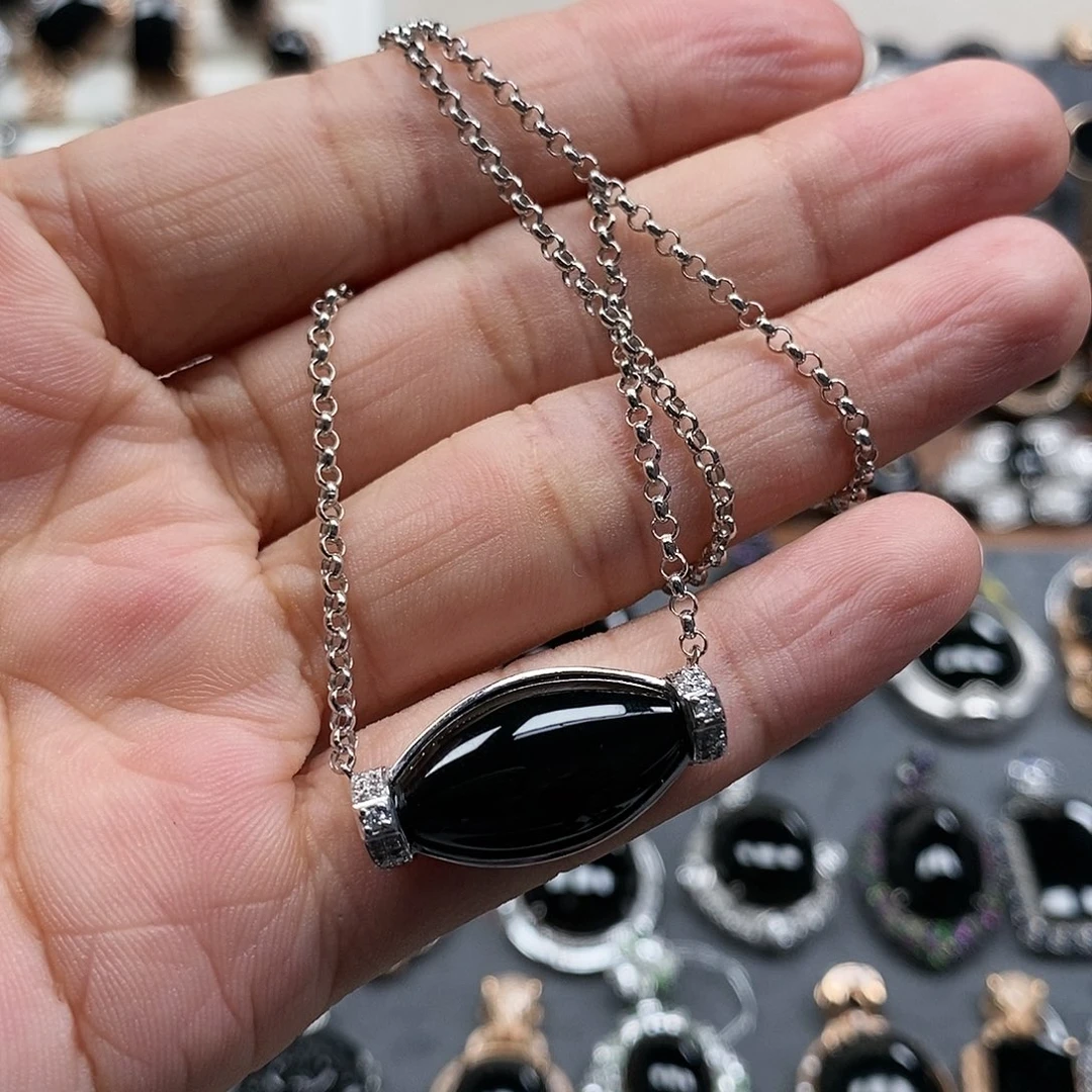 翡翠18K金镶嵌套链墨翠