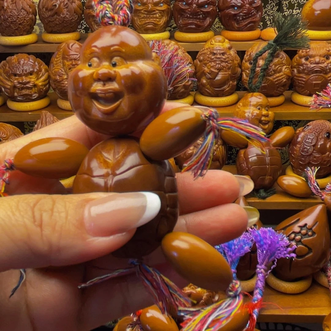 郑***瑜吊坠橄榄核大富贵彩色头发