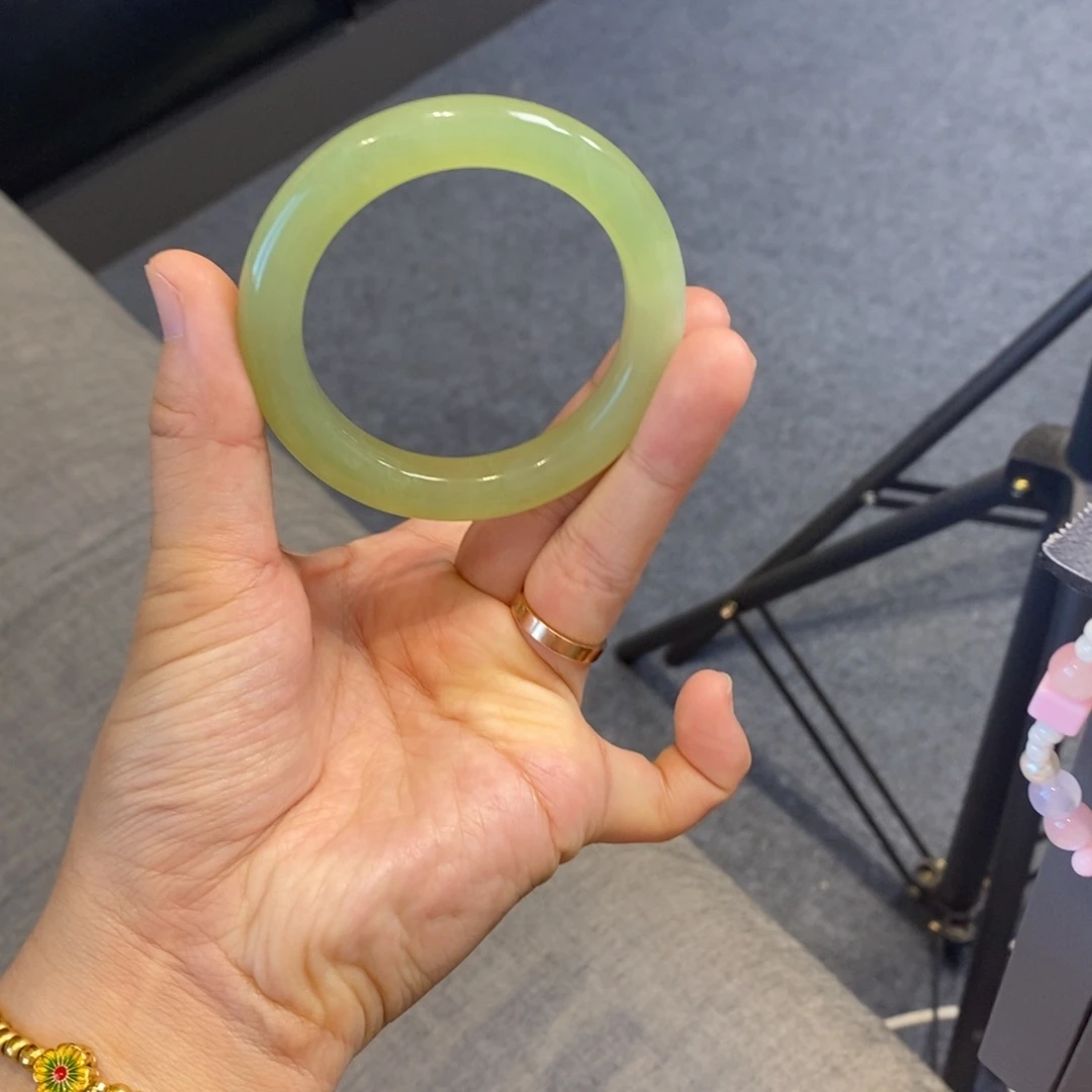 许***咩未镶嵌蛇纹石玉手镯