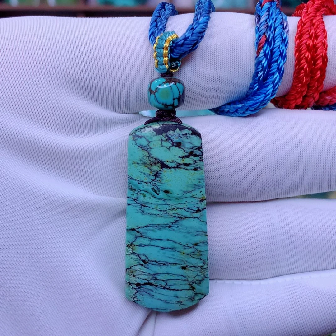 绿松石未镶嵌颈饰