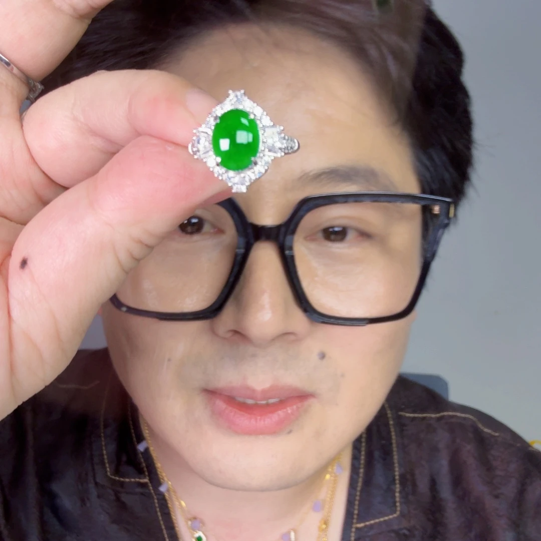颈饰未镶嵌翡翠一件