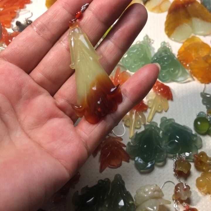 洁***蛇纹石玉未镶嵌耳坠