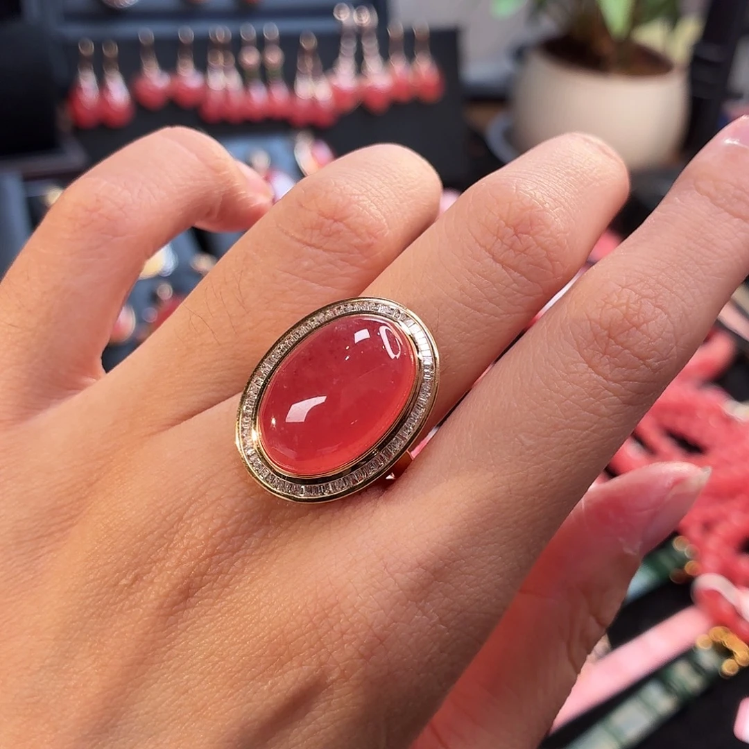 菱锰矿（红纹石）18K金镶嵌戒指鸽子蛋