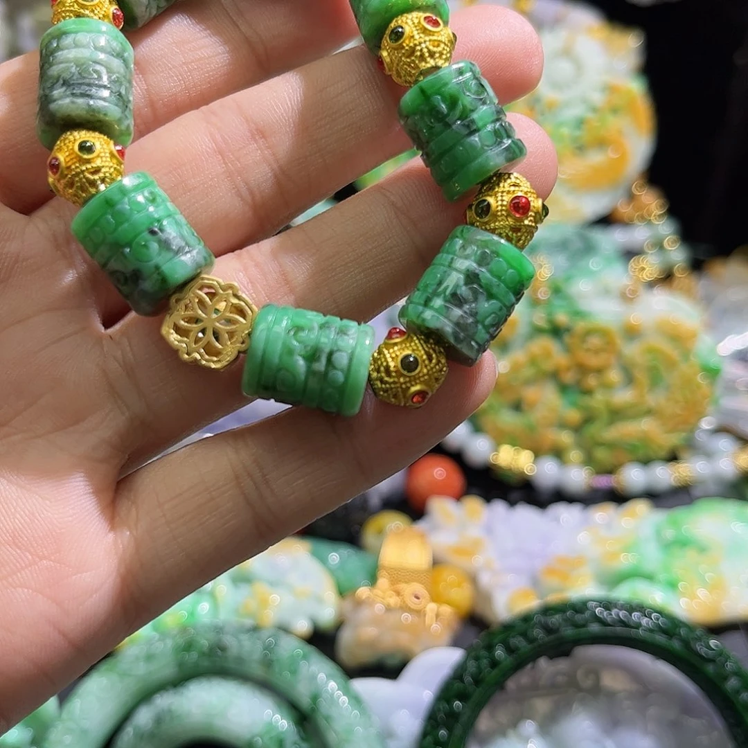 翡翠未镶嵌颈饰待编织