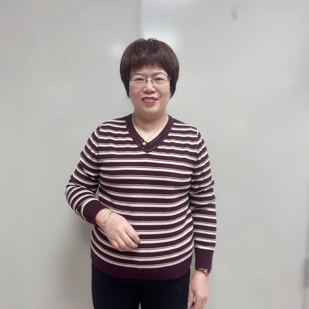 秋冬新款时尚百搭气质条纹毛衣女士长袖V领针织衫